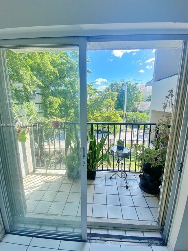 Foto del edificio - 1337 NW 1st St