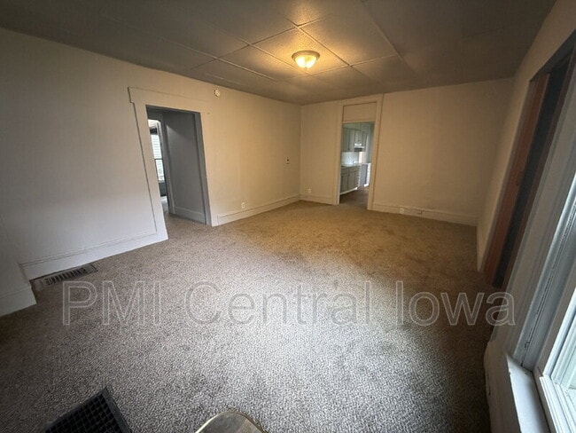 Building Photo - 1706 E Walnut St