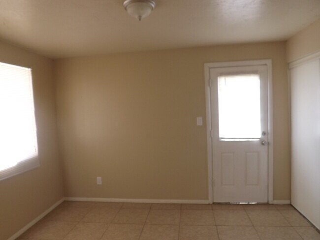 Foto del edificio - 5-Bedroom Home In Tempe