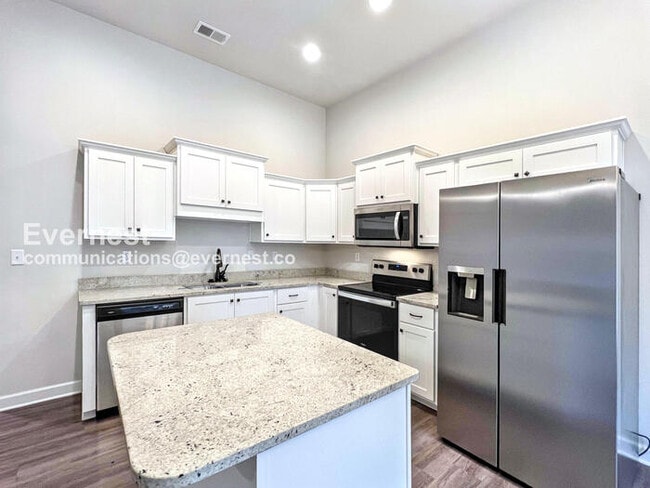 Foto del edificio - 8616 Hayes Dr