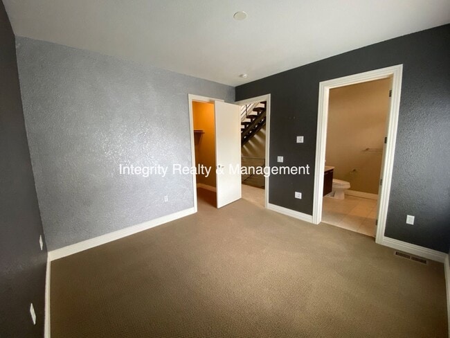 Building Photo - 2620 W Front View Cres Dr