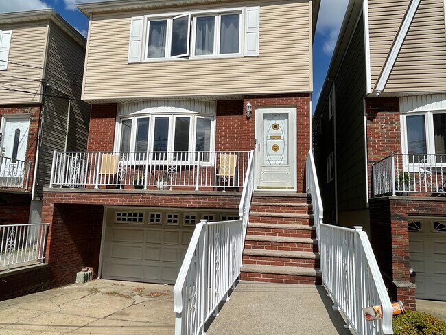 Building Photo - 927 Avenue C