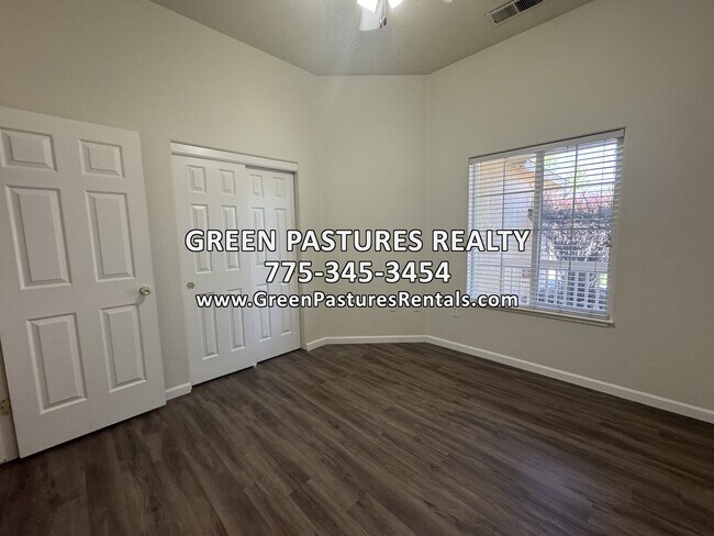 Foto del edificio - 1045 Brierwood Ln