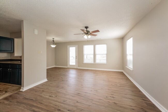 Foto del edificio - 2347 Layton Ln