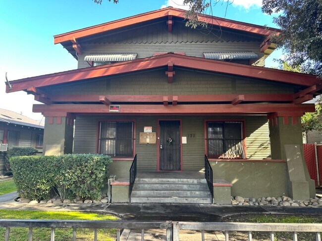 Foto del edificio - 172 N Van Ness Ave