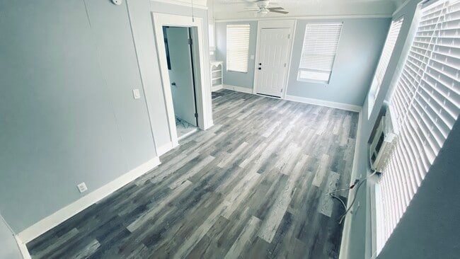 Living/dining - 618 25th St W