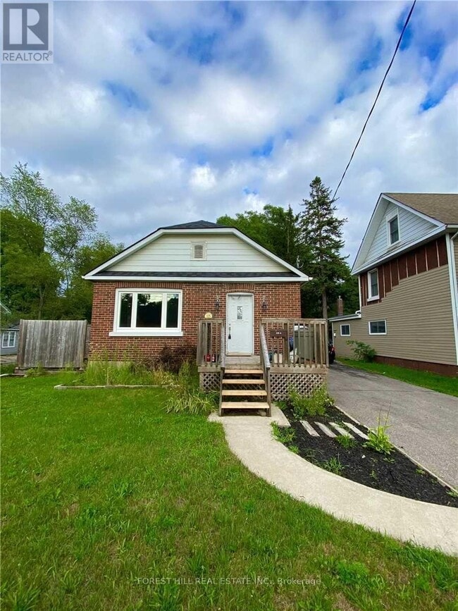 Building Photo - 125 Innisfil St