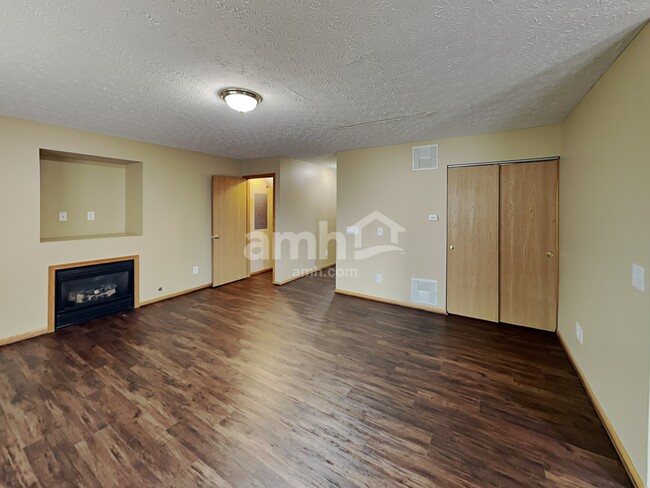 Foto del edificio - 2219 Forest Ridge