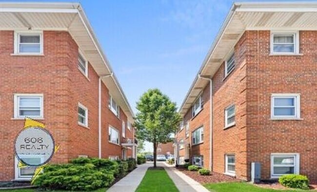Building Photo - 9451 Maple Dr