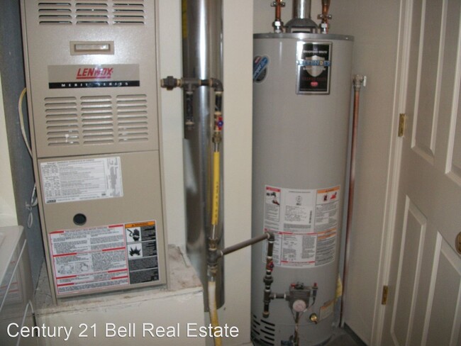Building Photo - 331 Hunters Way
