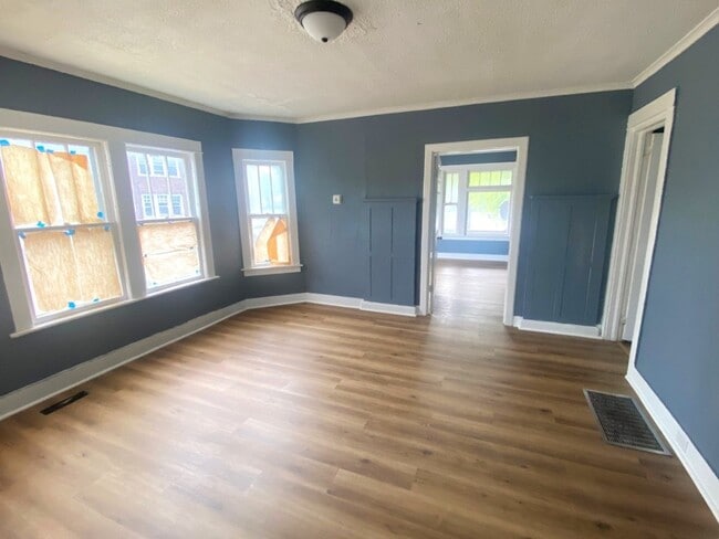 Building Photo - 528 Chenango St