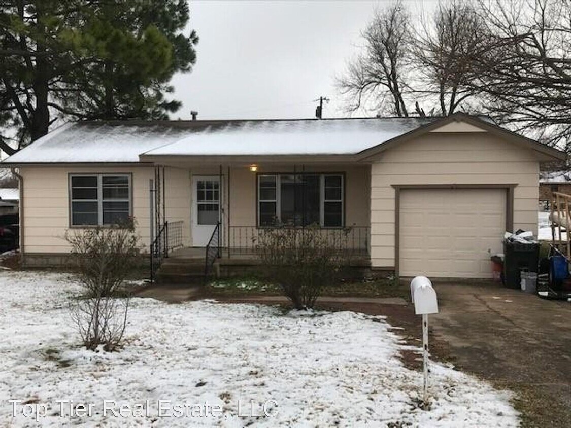 2 br, 1 bath House 1231 E 3rd St House for Rent in Cushing, OK