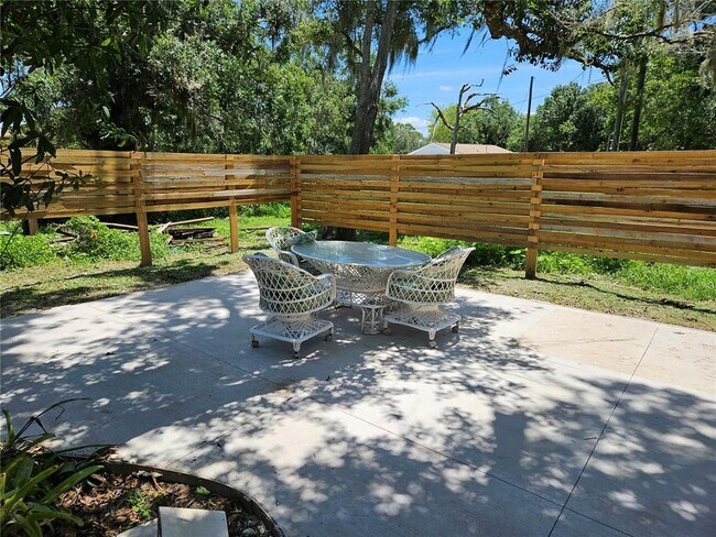 Foto del edificio - 15308 Fruitville Rd