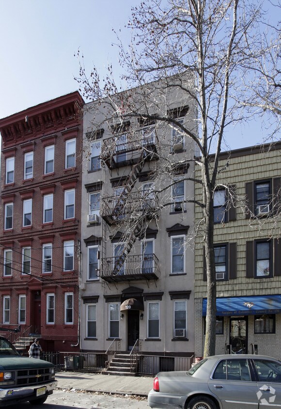 Building Photo - 120 Adams St