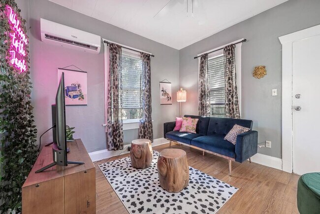 Foto del edificio - 5708 N Suwanee Ave