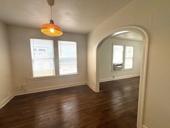 Foto del edificio - 4 Bedroom in Hyde Park!  Prelease for August.-4910 Ave H
