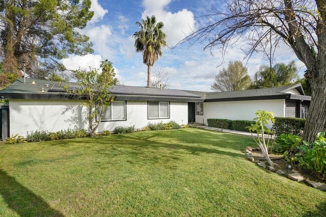 Building Photo - 5812 Comanche Ave