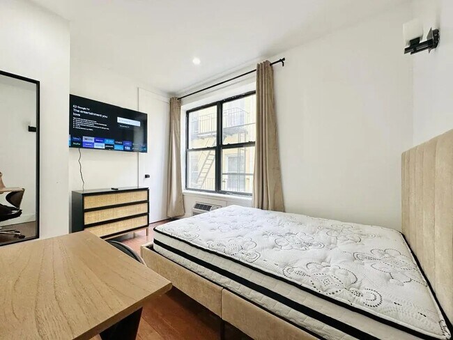 Foto del edificio - Furnished room/NOT APARTMENT