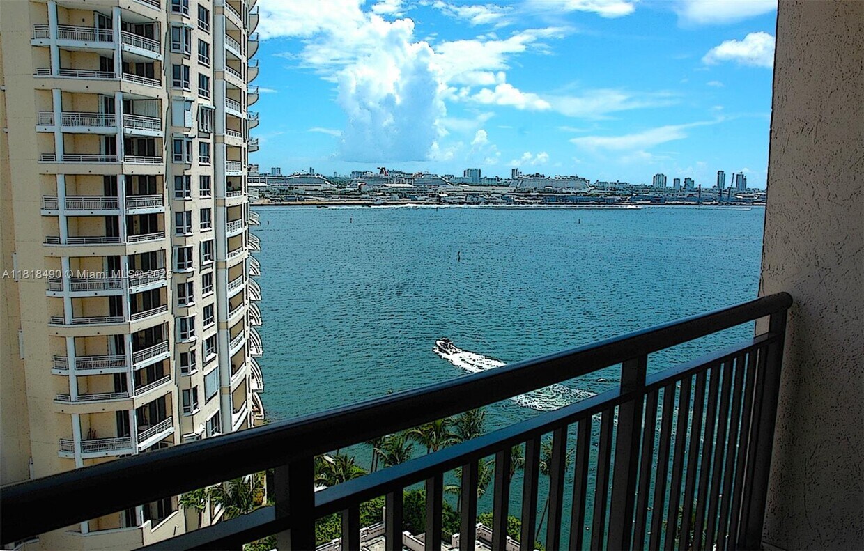 Primary Photo - 540 Brickell Key Dr