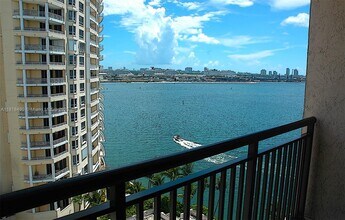 Building Photo - 540 Brickell Key Dr