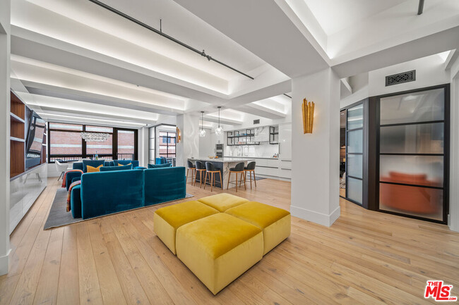 Building Photo - 849 S Broadway