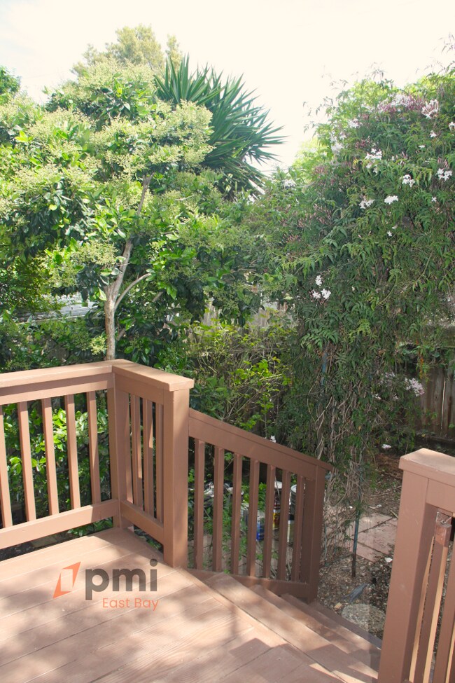 Foto del edificio - Charming Cute 2bd / 1 ba Two Stories Hillcrest Park Townhouse