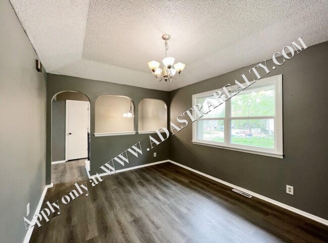 Foto del edificio - Cozy 4 Bedroom 3 Bath in Olathe-Coming SOON!!