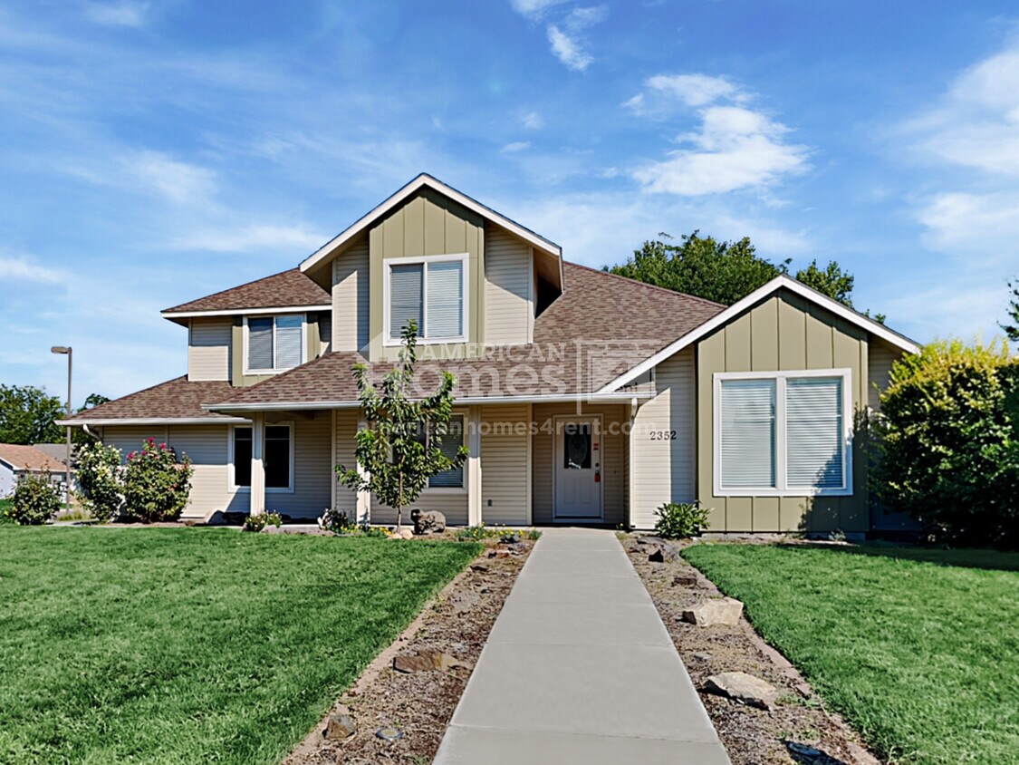 Primary Photo - 2352 N Swainson Avenue