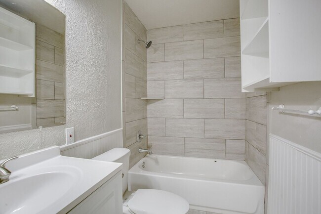 Foto del edificio - PRE LEASING for fall 2026! 4/2 in Tech Terrace!