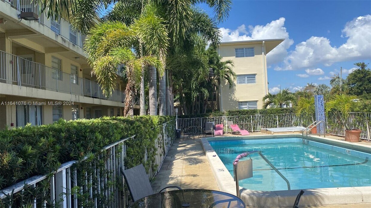 Foto principal - 1100 NE 1st Ct