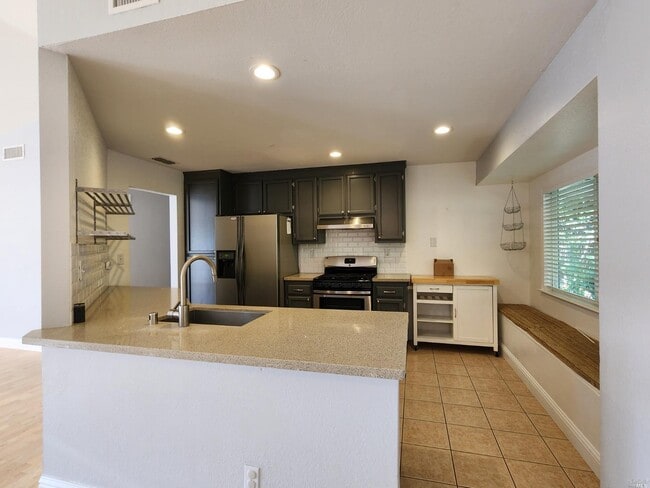 Building Photo - 354 Shamrock Ct