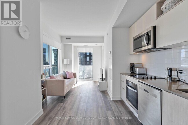 Building Photo - 100 Dalhousie St