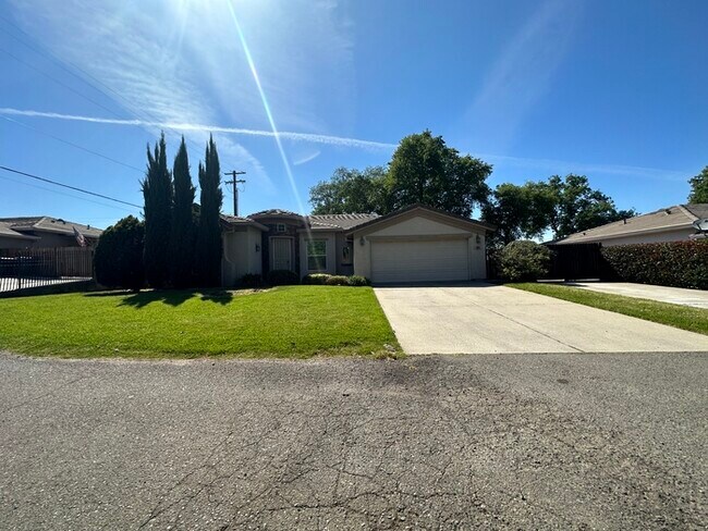 Building Photo - Beautiful, newly remodeled home in Fair Oaks!