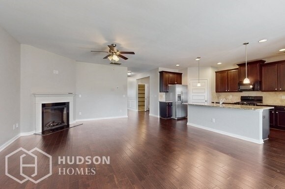 Building Photo - SELF TOUR NOW! - 562 Carleton Pl, Locust G...