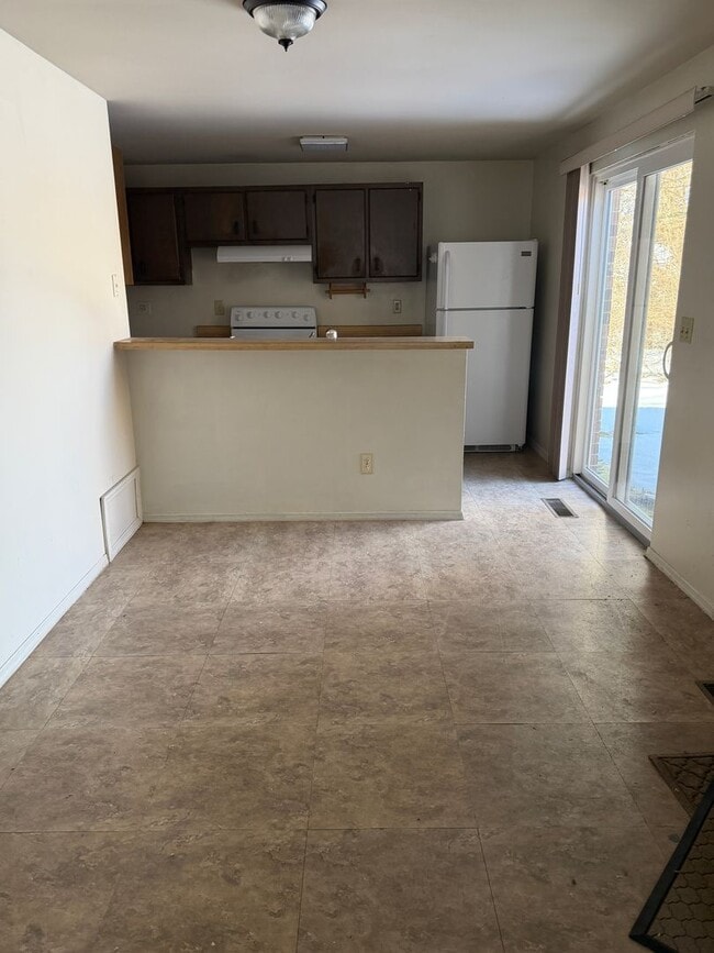 Foto del edificio - Three Bedroom/One Bath Home In Huber Heights Located On Quiet Cul-de-sac