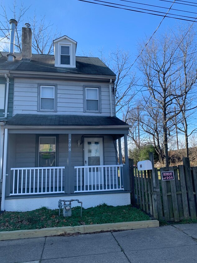 Primary Photo - 708 Spruce St