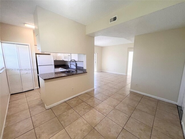 Foto del edificio - 731 Cypress Ln