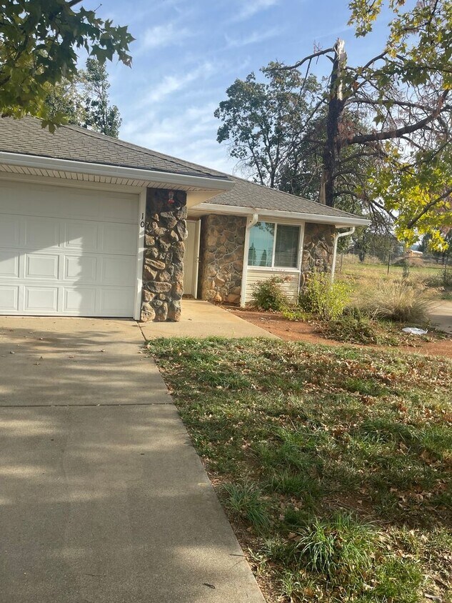 Primary Photo - Skyview Apartments-2 bedroom, 2 bath priva...