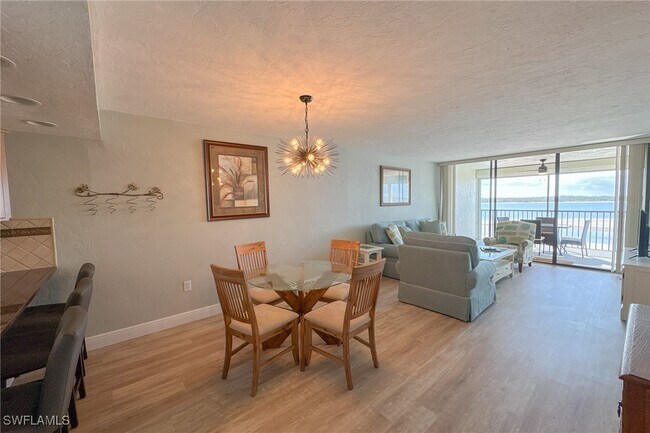 Foto del edificio - 8400 Estero Blvd
