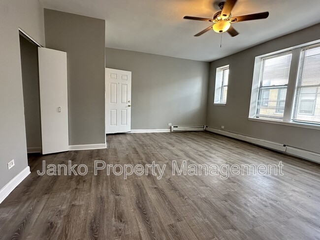 Foto del edificio - 5657 W Washington Blvd