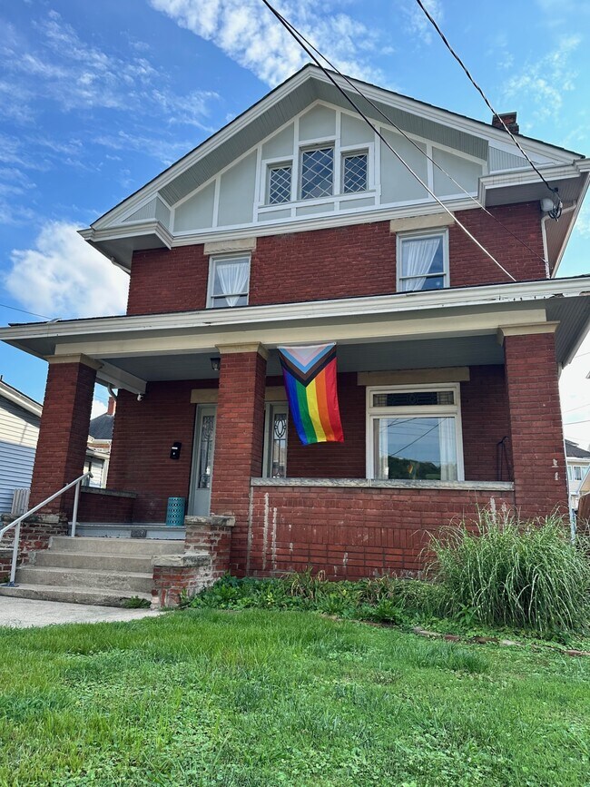 Building Photo - 1589 Lee St E
