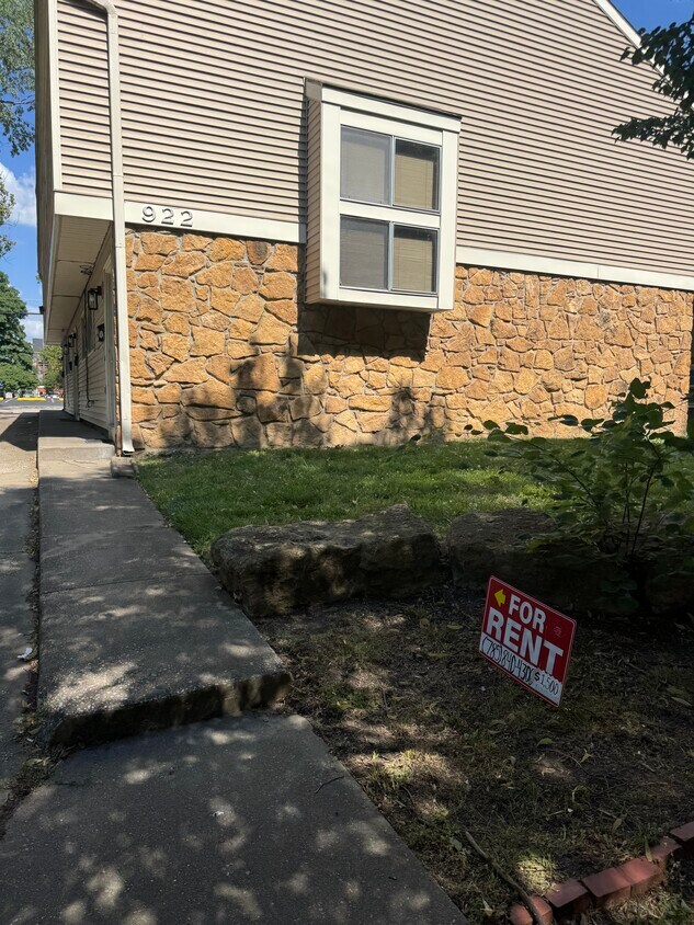 Foto principal - 922 Tennessee St