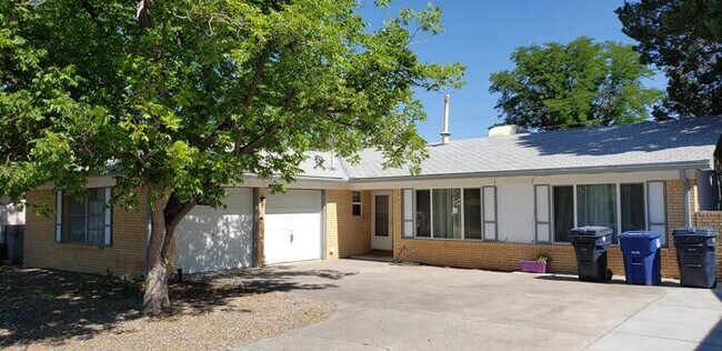 Foto del edificio - 11613 Palm Springs Ave NE