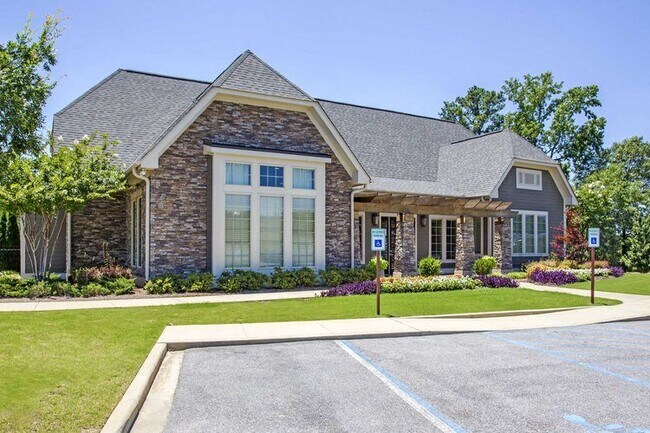 Oficina de arrendamiento - Century Lakeshore Crossings
