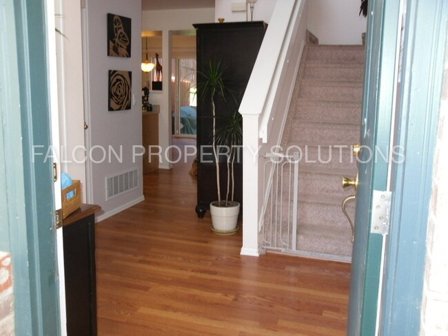 Building Photo - 718 Mediterranean Pt