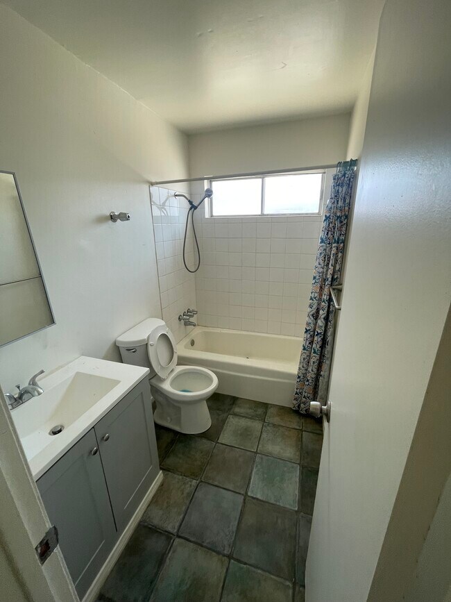 Foto del edificio - 13243 Davenport St