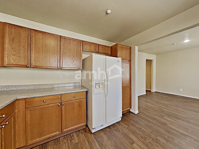 Foto del edificio - 9161 Desirable Ct