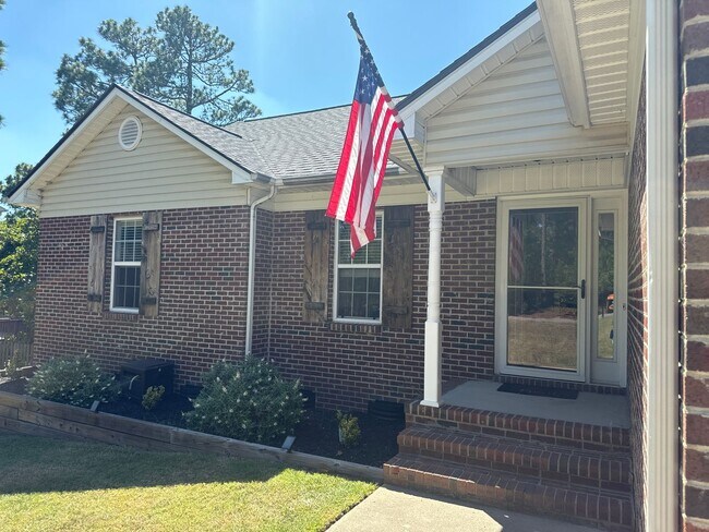 Building Photo - CAROLINA LAKES!!!