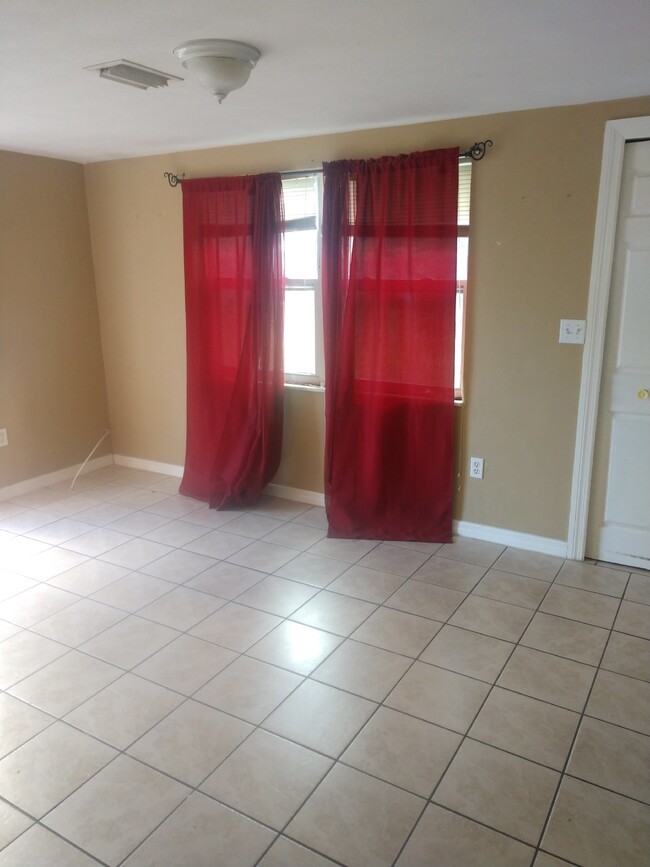 Foto del edificio - "Charming 2-Bed/1 Bath on Hacienda Way"