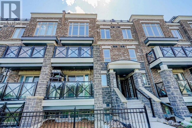 Building Photo - 10 Westmeath Ln